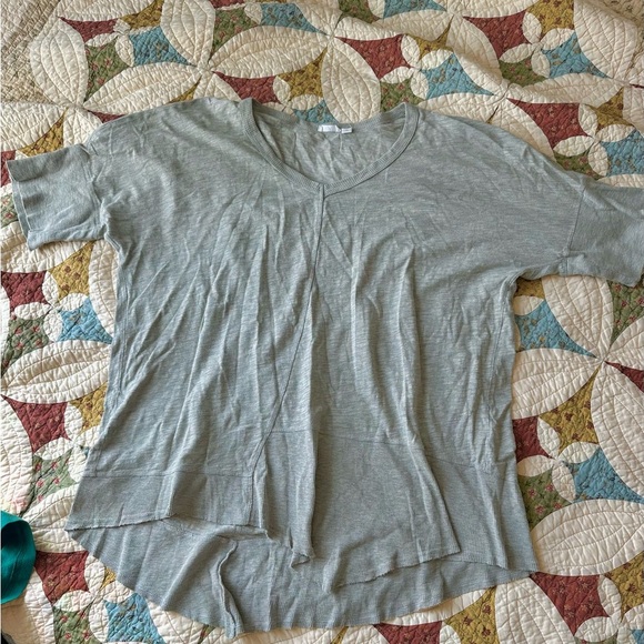 Wilt Anthropology grey V-neck short sleeve top with asymmetrical hem. Size L - Picture 2 of 6